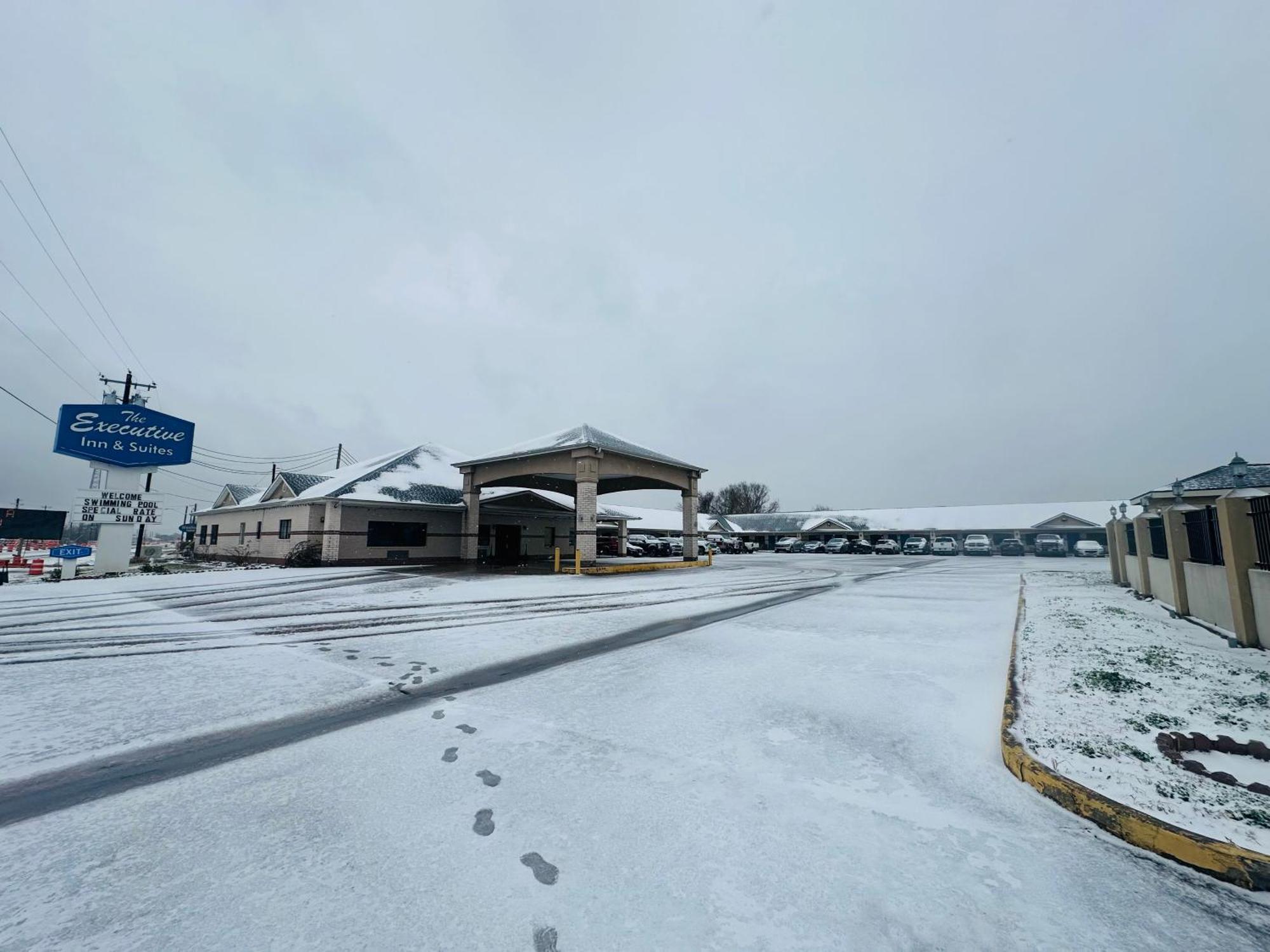 Executive Inn & Suites West Columbia Exteriör bild