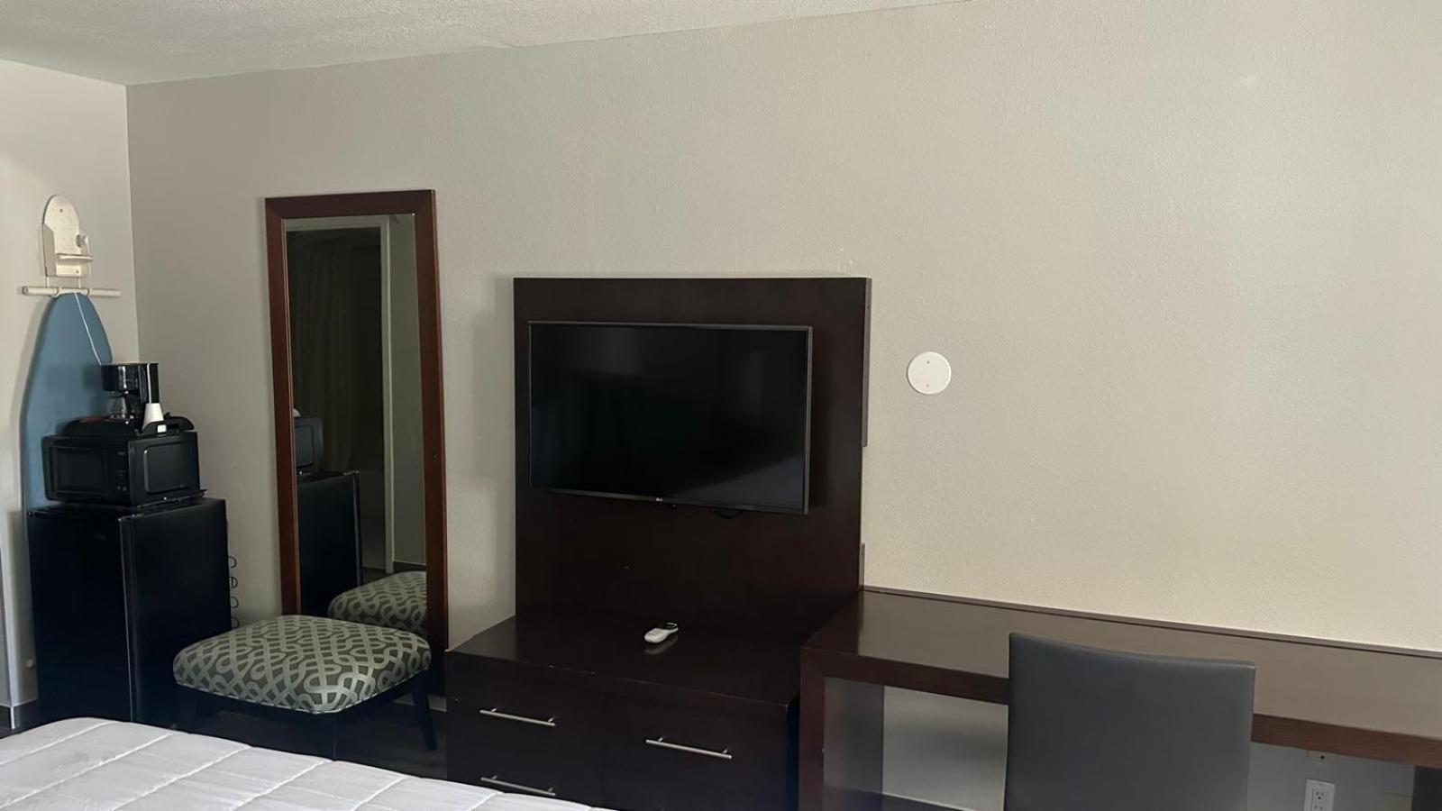 Executive Inn & Suites West Columbia Exteriör bild